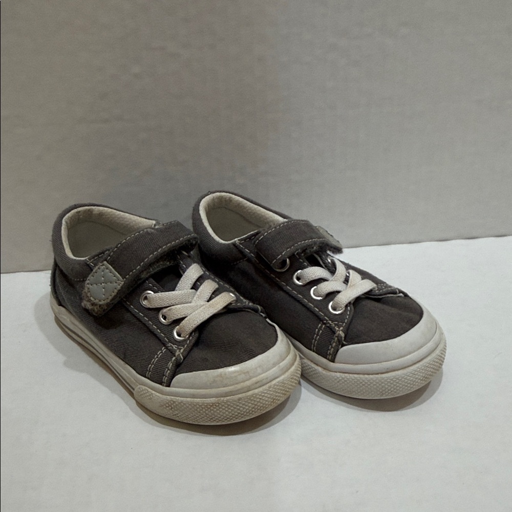 FootMates Charcoal Sneakers with White Accents